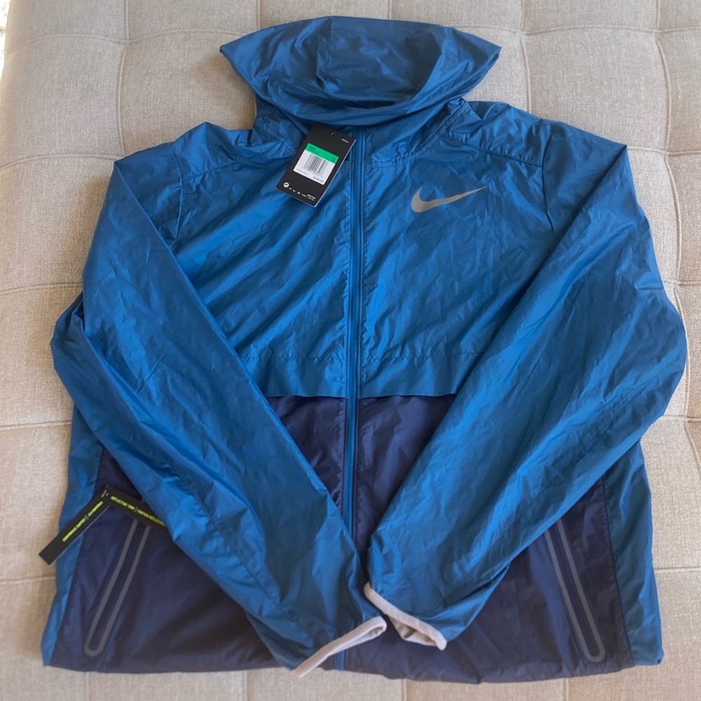 NWT Mens Nike Shield Raincoat